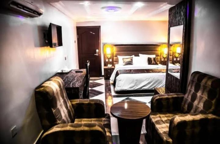 E-Suites Hotel, Αμπούζα Εξωτερικό φωτογραφία