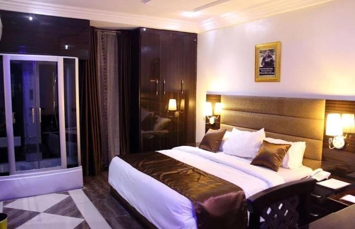 E-Suites Hotel, Αμπούζα Εξωτερικό φωτογραφία