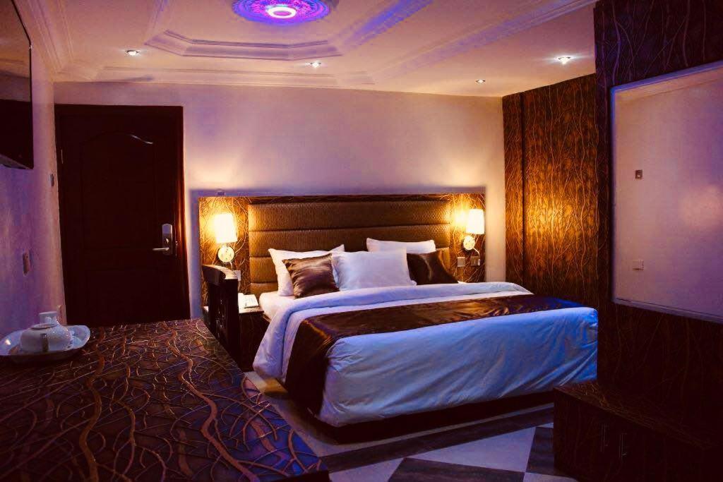 E-Suites Hotel, Αμπούζα Εξωτερικό φωτογραφία