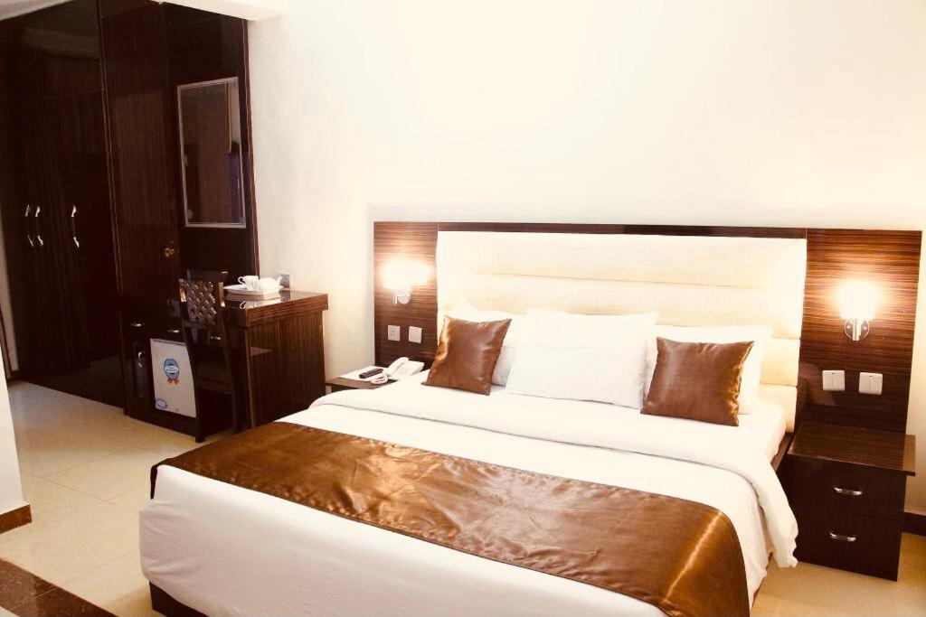 E-Suites Hotel, Αμπούζα Εξωτερικό φωτογραφία