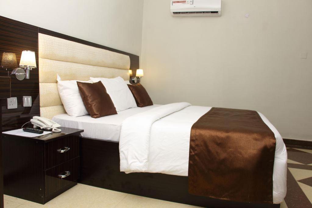 E-Suites Hotel, Αμπούζα Εξωτερικό φωτογραφία
