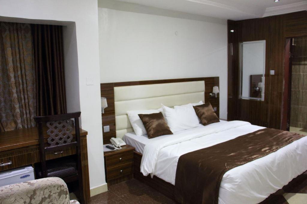 E-Suites Hotel, Αμπούζα Εξωτερικό φωτογραφία