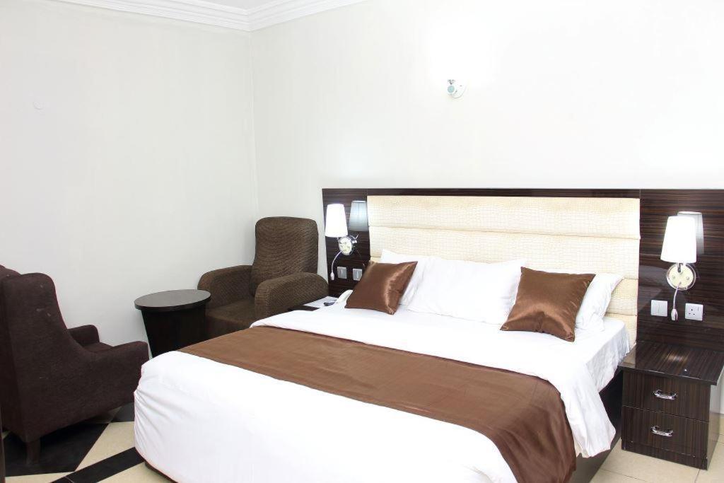 E-Suites Hotel, Αμπούζα Εξωτερικό φωτογραφία